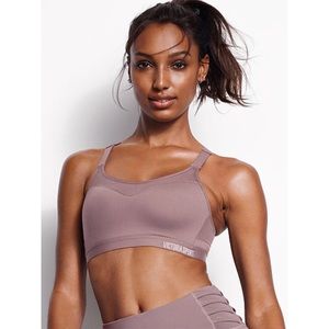 Incredible lightweight Max Victoria sport bra 32DD
